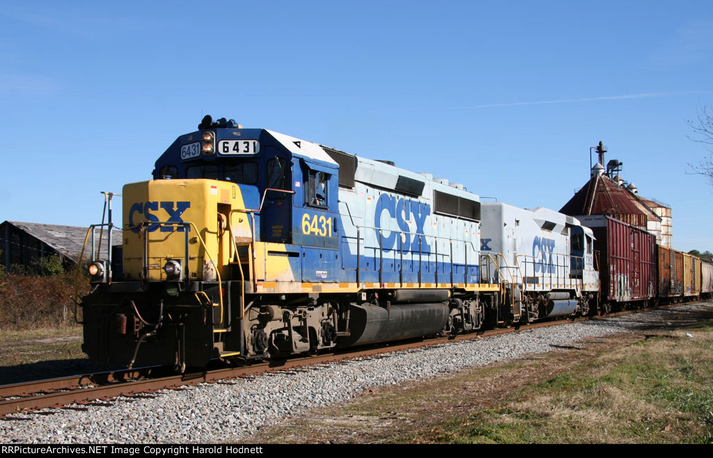 CSX 6431 & 2262 lead train F728 towards the yard
